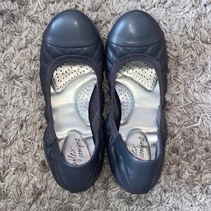 Dexflex Comfort Slip On Stretch Shoes • Size 8 • Brand New